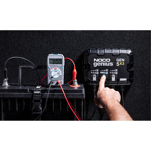 Chargeur de batterie embarqu&eacute; &agrave; 3 sorties de 15 amp&egrave;res Gen5X3 Genius Distribution Élite MP