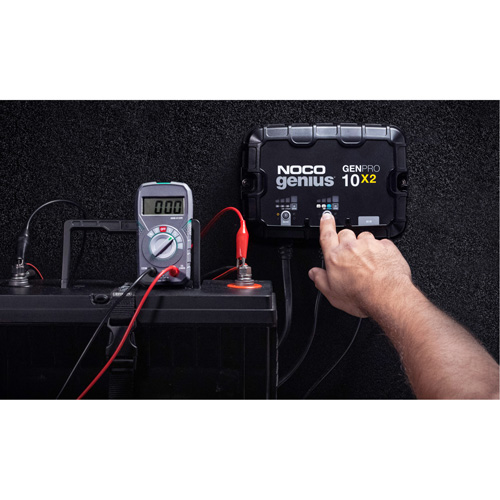 Chargeur de batterie embarqu&eacute; &agrave; 2 sorties de 20 amp&egrave;res GenPro10X2 Genius Distribution Élite MP