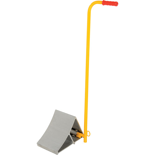 Aluminum Wheel Chock With Handle, 7" W x 11-7/8" D x 7-11/16" H Distribution Élite MP