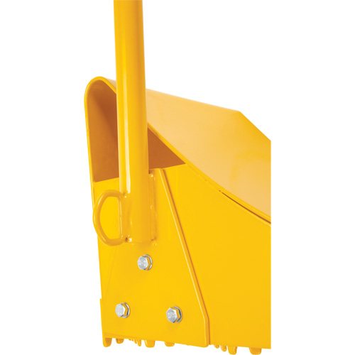 Ice Chock with Ergonomic Handle, Steel, Yellow, 8-1/16" W x 10-5/8" D x 8-13/16" H Distribution Élite MP