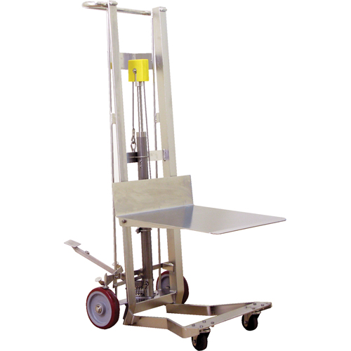 Gerbeur hydraulique &agrave; plateforme, M&eacute;canisme Pompe au pied, Capacit&eacute; de 750 lb, Levage max de 54" Distribution Élite MP