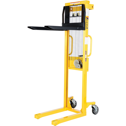 Manual Stacker, Hand Winch Operated, 770 lbs. Capacity, 60" Max Lift Distribution Élite MP