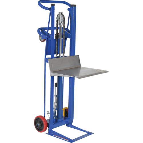 Gerbeur &agrave; plateforme hydraulique, M&eacute;canisme Pompe au pied, Capacit&eacute; de 750 lb, Levage max de 52" Distribution Élite MP
