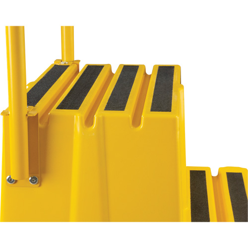 Industrial Step Stool, 4 Steps, 44" x 22-1/4" x 65-1/8" High Distribution Élite MP