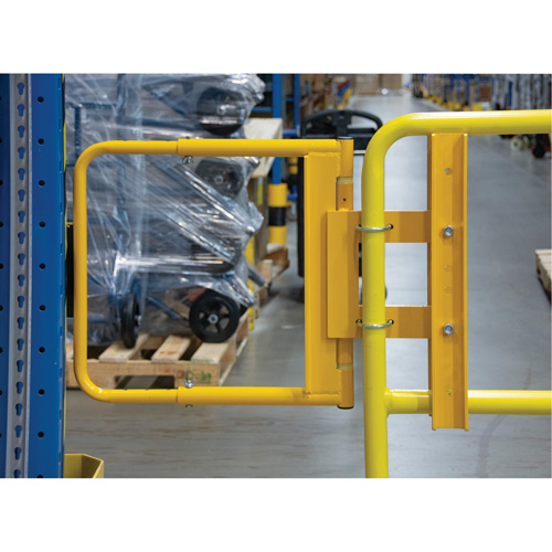 Safety Swing Gate, 21" H x 16" - 26" W Distribution Élite MP