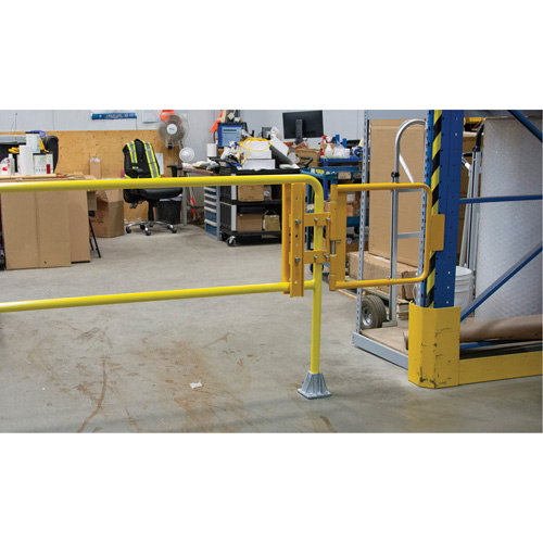 Safety Swing Gate, 21" H x 16" - 26" W Distribution Élite MP