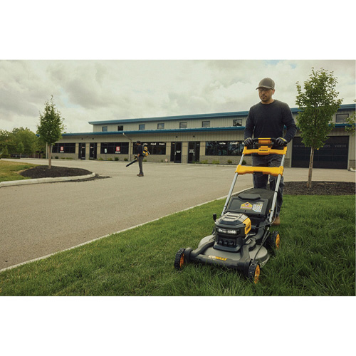 60V MAX* Brushless Cordless RWD Mower Kit, Self-Propelled Walk-Behind, Battery Powered, 21" Cutting Width Distribution Élite MP