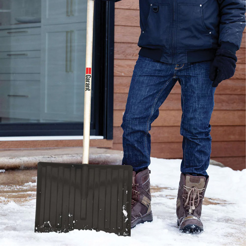 Pelle &agrave; neige Nordic, Lame Polypropyl&egrave;ne, Largueur 17-3/4", Manche Prise en D Distribution Élite MP