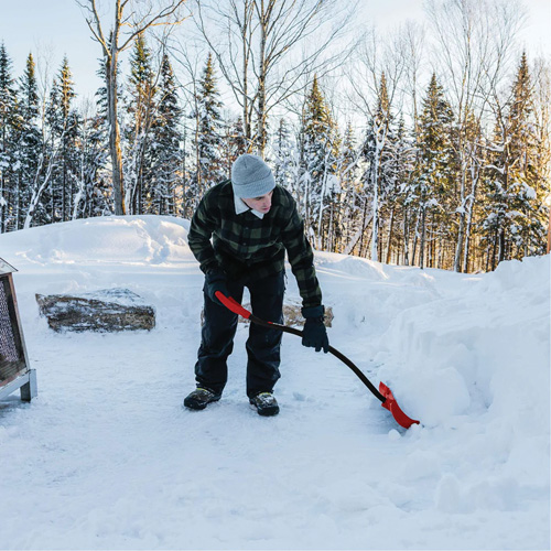 Pelle &agrave; neige Yukon, Lame Polypropyl&egrave;ne, Largueur 18", Manche Prise en D ergonomique Distribution Élite MP
