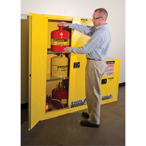 Armoires Sure-Grip EX pour produits inflammables, 45 gal., 2 Porte(s), 43" La x 65" h x 18" p Distribution Élite MP