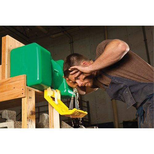 Poste de douche oculaire, Aliment&eacute; par gravit&eacute;, Capacit&eacute; 9 gal., Conformit&eacute; ANSI Z358.1 Distribution Élite MP