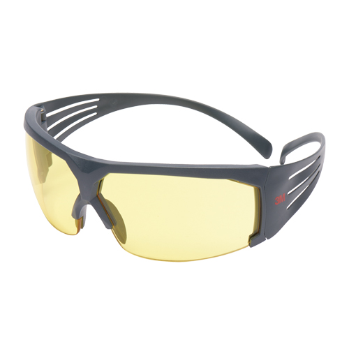 Lunettes de s&eacute;curit&eacute; s&eacute;rie 600 SecureFit, Lentille Ambr&eacute;e, Antibu&eacute;e, ANSI Z87+/R&eacute;pond ou surpasse la norme CSA Z94.3 Distribution Élite MP