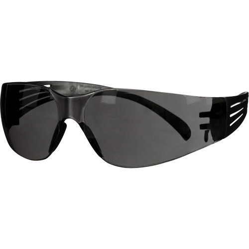 Lunettes de protection de s&eacute;rie 100 SecureFit, Lentille Gris, Antibu&eacute;e/Anti-&eacute;gratignures, ANSI Z87+/R&eacute;pond ou surpasse la norme CSA Z94.3 Distribution Élite MP