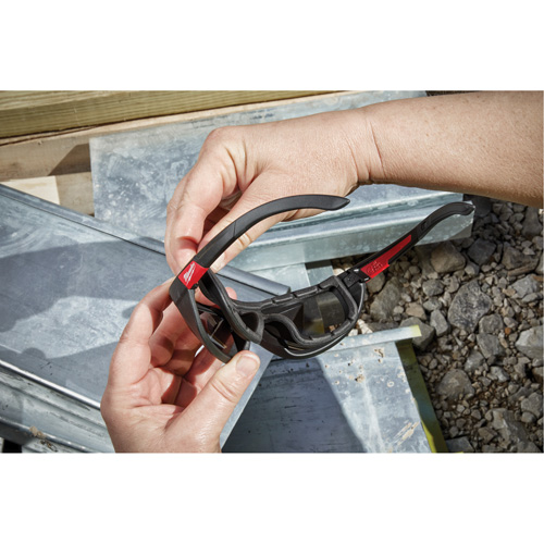 Lunettes de s&eacute;curit&eacute; performantes avec joint, Lentille Noir, Polaris&eacute;, R&eacute;pond ou surpasse la norme CSA Z94.3 Distribution Élite MP