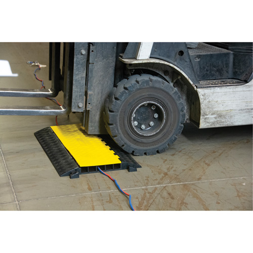 Polyurethane Cable Protector, 5 Channels, 35.43" L x 19.69" W x 2" H Distribution Élite MP