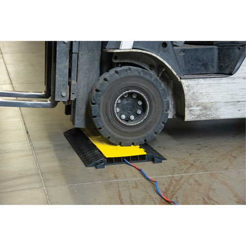Polyurethane Cable Protector, 5 Channels, 35.43" L x 19.69" W x 2" H Distribution Élite MP