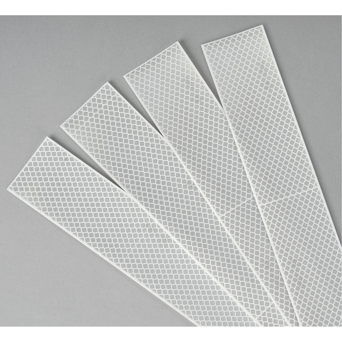 3M Scotchlite Diamond Grade mat&eacute;riau de perceptibilit&eacute; S&eacute;rie 983, 2" la x 12" lo, Blanc Distribution Élite MP