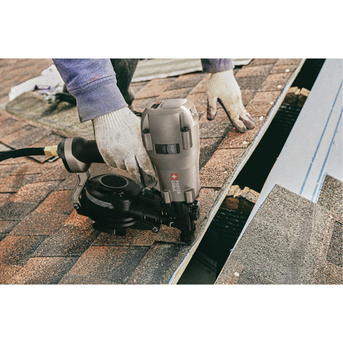 Cloueuse pneumatique &agrave; rouleau 15° pour toiture Distribution Élite MP