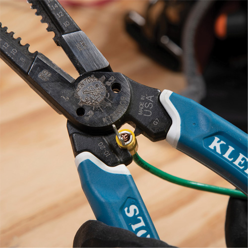 Outil polyvalent Klein-Kurve pour d&eacute;nuder, couper et sertir les fils, 8-1/4" lo, 8 - 20 AWG Distribution Élite MP