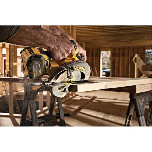 Scie circulaire sans balai Flexvolt Max avec frein &eacute;lectrique (outil seulement), 7-1/4", 60 V Distribution Élite MP
