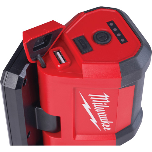 Projecteur &agrave; faisceau large pour entretien et r&eacute;paration avec chargeur USB M12 Rover, DEL, 700 lumens Distribution Élite MP