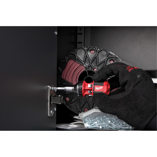 Tournevis compact &agrave; cliquet 8-en-1 &agrave; embouts multiples avec porte-embout de 1/4", Prise Coussin&eacute;e Distribution Élite MP