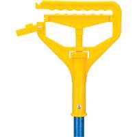 Handle with Clip, Fibreglass/Plastic, Open Gate Tip, 60" Length Distribution Élite MP