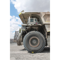 Yellow Jacket&reg; Extreme Crossover Cable Protector, 2 Channels, 35.75" L x 42.125" W x 5.125" H Distribution Élite MP