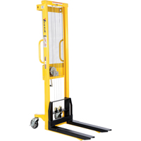 Manual Stacker, Hand Winch Operated, 770 lbs. Capacity, 60" Max Lift Distribution Élite MP