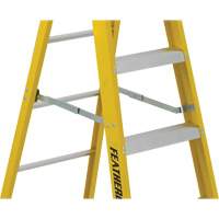 Industrial Heavy-Duty Stepladders (6900 Series), 4', Fibreglass, 300 lbs. Capacity, Type 1A Distribution Élite MP