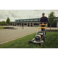 60V MAX* Brushless Cordless RWD Mower Kit, Self-Propelled Walk-Behind, Battery Powered, 21" Cutting Width Distribution Élite MP