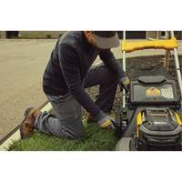 60V MAX* Brushless Cordless RWD Mower Kit, Self-Propelled Walk-Behind, Battery Powered, 21" Cutting Width Distribution Élite MP