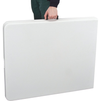 Table se pliant en deux, Rectangulaire, 72" l x 30" la, Poly&eacute;thyl&egrave;ne, Blanc Distribution Élite MP