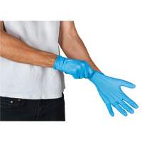 Emballages de gants jetables pour machine distributrice, Moyen, Nitrile, 4,5 mils, Sans poudre, Bleu, Classe 2 Distribution Élite MP