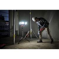 18V Professional Cordless Folding Panel Work Light on Tripod, LED, 3600 Lumens Distribution Élite MP